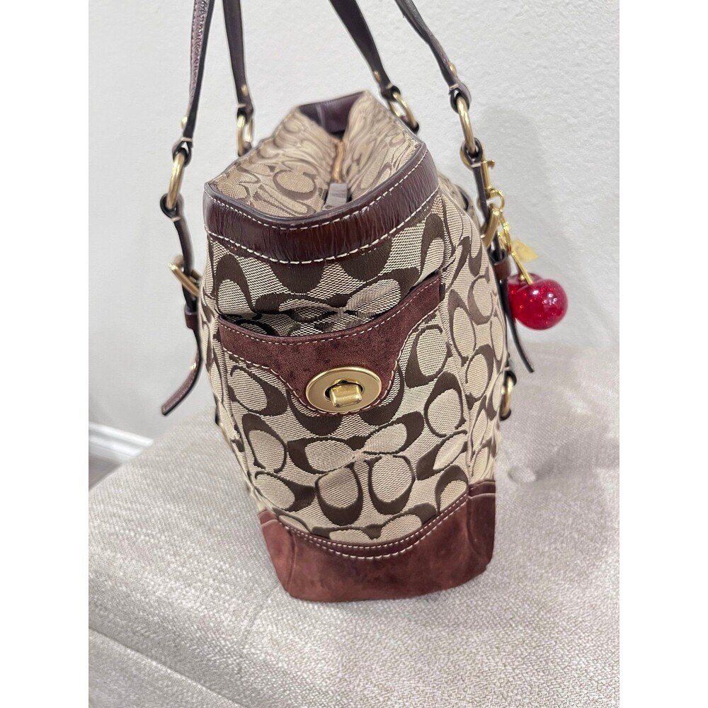 COACH SIGNATURE GALLERY tote.. - Picture 5 of 10